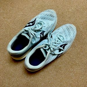 Saucony Endorphin Speed Size 8, Sky Blue/Midnight